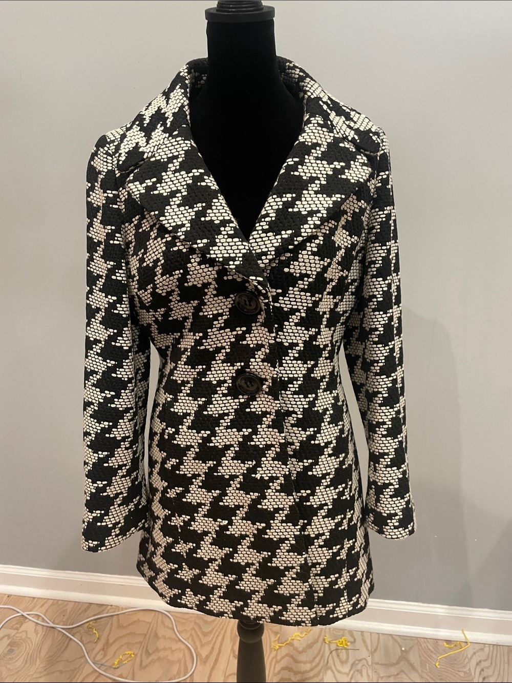 Black and White Houndstooth Button-Front Coat Talbots size 8 like new